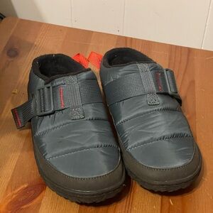 Chaco Women’s Ramble Puff Clog, size 6